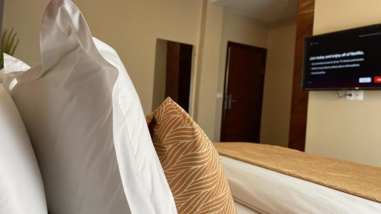 Sky Kenako Hotel 克里比 外观 照片