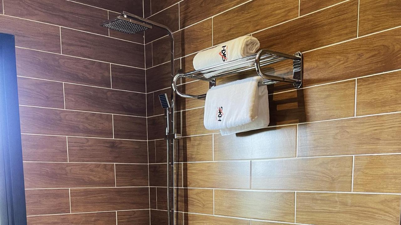 Sky Kenako Hotel 克里比 外观 照片