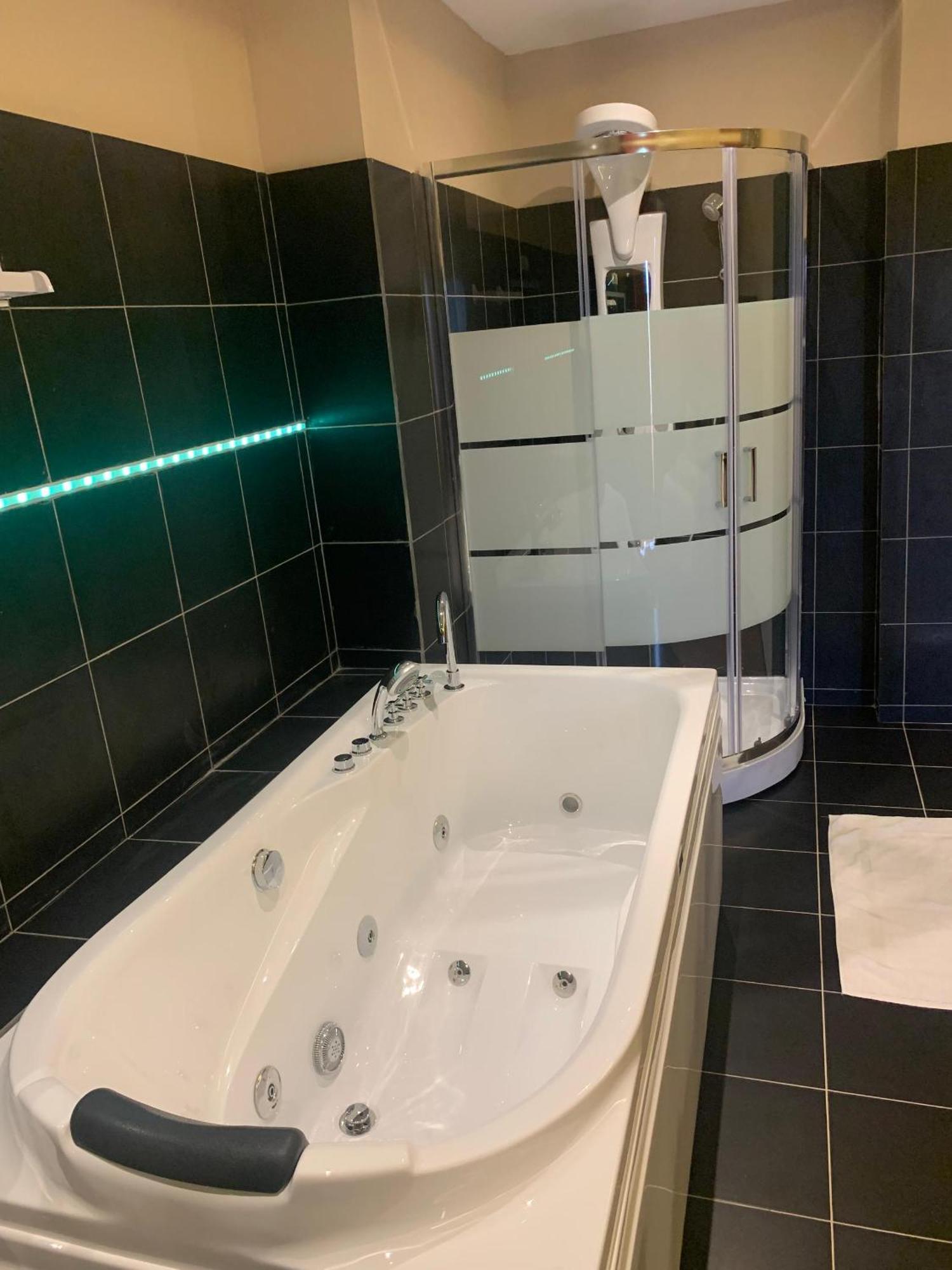 Sky Kenako Hotel 克里比 外观 照片