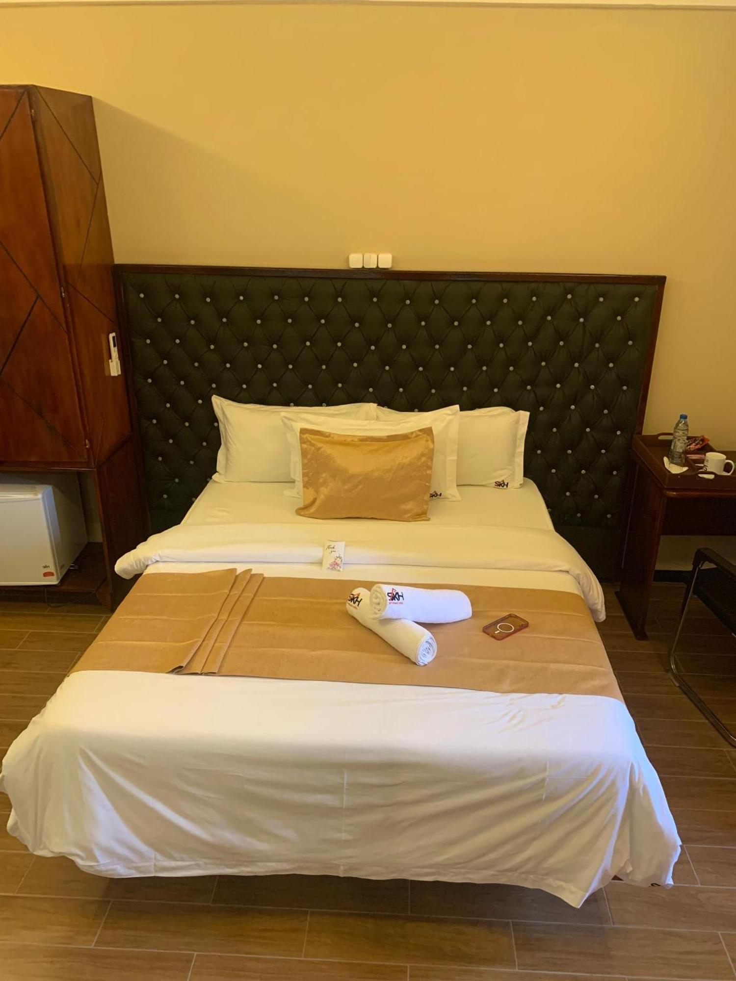 Sky Kenako Hotel 克里比 外观 照片