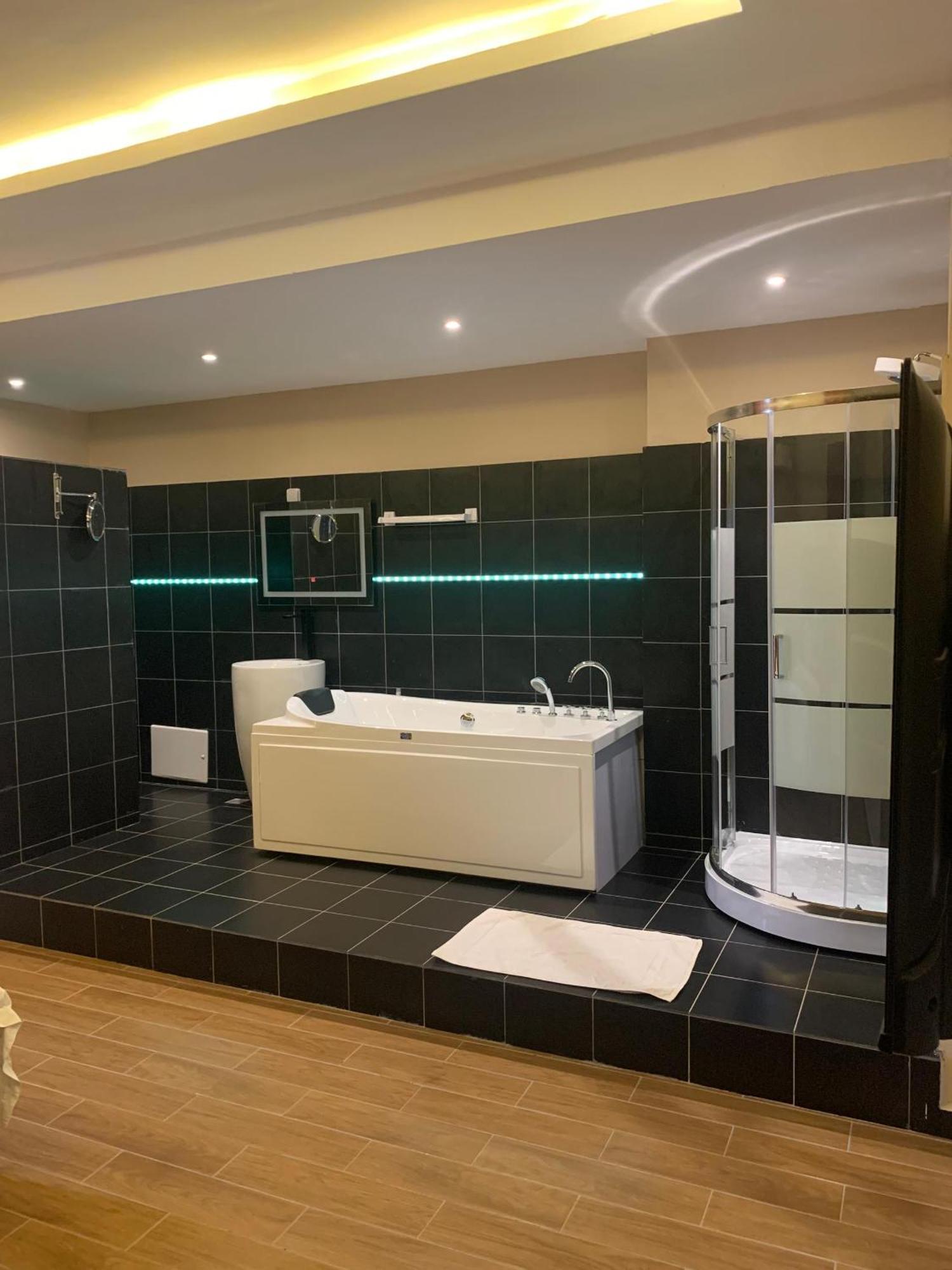 Sky Kenako Hotel 克里比 外观 照片