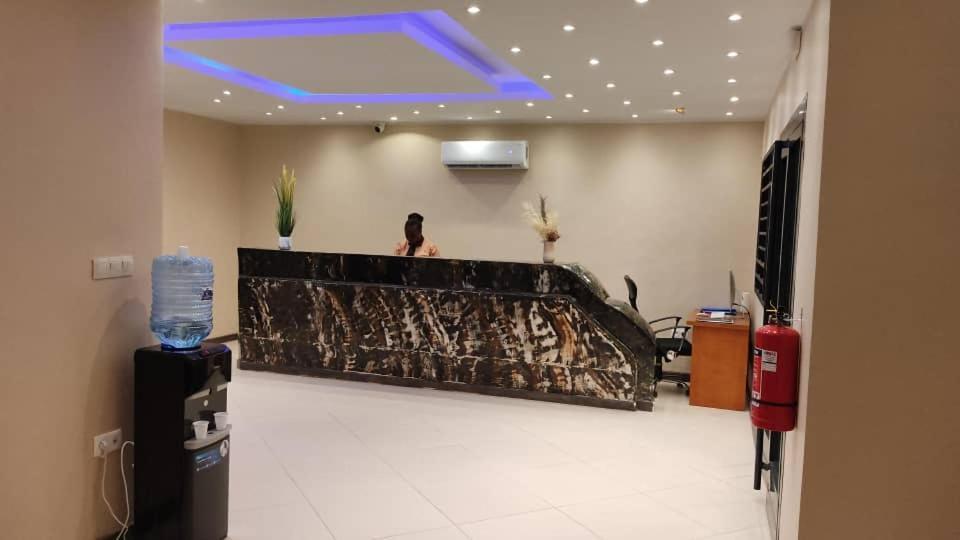 Sky Kenako Hotel 克里比 外观 照片